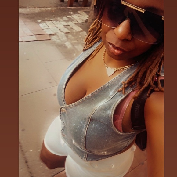 Meet your Posher, Crystal - Picture 12 of 14